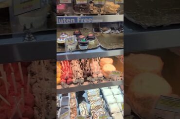 Vincenzo's Italian Pastries: A Sweet Taste of Italy!"