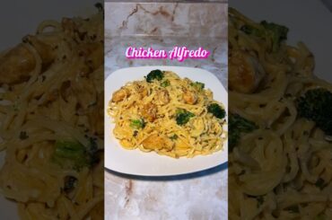 Chicken Alfredo #shortsrecipe #chickenalfredo #chickenalfredopasta #quickrecipe #pastarecipe
