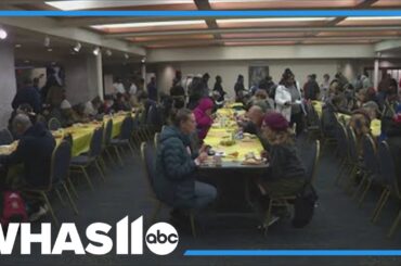 Italian restaurant in Louisville feeds 300 people for Thanksgiving