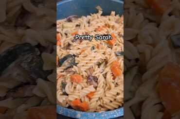 ITALIAN PASTA RECIPE | PASTA FUSILLI con FUNGHI, CAROTE e ZUCCHINA #shortsfeed #shorts #courgette