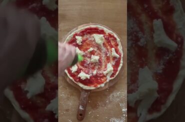 The Ultimate Margherita Pizza in 30 Seconds:  Simple Steps to Perfection