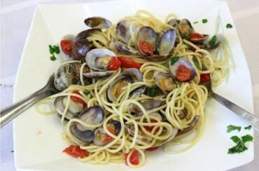Spaghetti alle Vongole in Sorrento -  Rossella's Cooking with Nonna