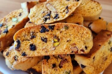 Classic Biscotti Recipe | Easy and delicious Chocolate & Nuts Italian Biscotti | Christmas Biscotti