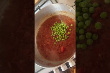 Street style pav bhaji #viralyoutubeshorts #cooking #recipe #indianfood #italy#trending #indianfood