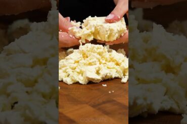 I taught all my friends how to make the most delicious puff pastry appetizer!