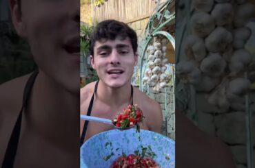 COOKING BRUSCHETTA WITH SUPER MARIO IN ITALY