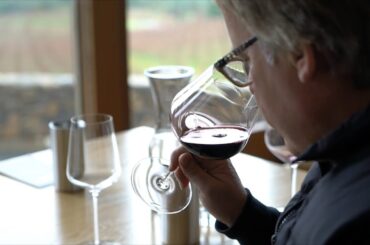 How We Taste the Great Wines of the World at JamesSuckling.com