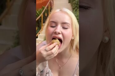 Italian girl eating india panipuri reaction #shorts#shortvideo #italia#reaction @MashaBearITALIAN