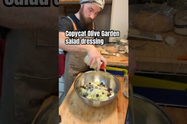 Copycat Olive Garden salad dressing