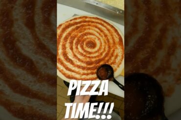 How to Make the Perfect Half and Half Pizza - Cooking POV