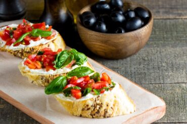 Classic Bruschetta with Garlic & Basil | Easy & Flavorful Italian Appetizer!