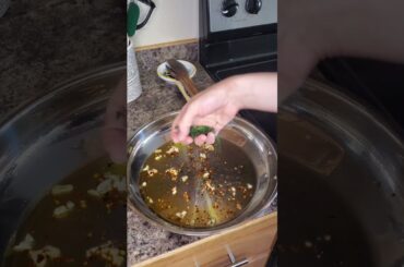 SPAGHETTI AGLIO OLIO AND PEPERONCINO  #recipe #pastatime #spaghettiaglioeolio #spaghettiaglioolio