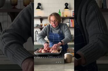 Today on Cookbook Look, Babs is in the kitchen showing us her Olive Bar Chicken