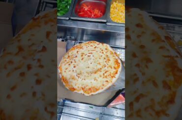 The best farm house pizza || #pizza #food #fastfood #streetf #shorts#ytshorts#youtube#youtubechannel