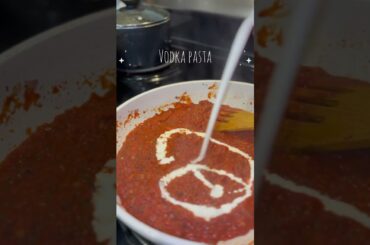 VODKA PASTA#food#fyp#shortsfeed#ytshorts#ytviral#italian#viralshorts#trending#shorts#pastarecipe
