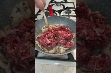 Learn how to make Straccetti con Funghi, an Italian-inspired Keto Shredded Beef with Mushrooms!