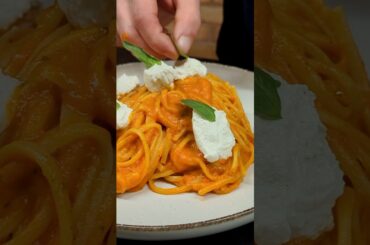 Fresh Cherry Tomato & Ricotta Pasta #pasta #cooking #easyrecipe #tomatoes #shorts #foryou #food