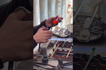 Making a Murano Glass Strawberry #glassart #muranoglass #italy #handmade #strawberry #interesting