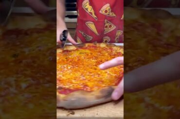 Yummy pizza #asmrfood #cooking #ihavethisthingwithplants #pov #food