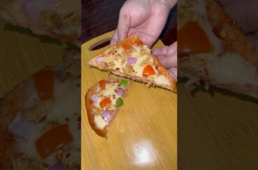 Jalfrezi Chicken Bread Pizza Recipe #tfskitchen #shortsfeed #jalfrezi #bread #pizza #cheese #chicken