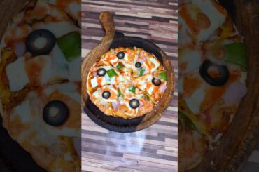 #pizza #pizzalover #food #foodie #minivlog #tamannaandpraveen