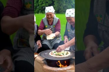 COOKING SKILL:  Pizza in the Paddies #chickenrecipes #thaifood #bbqfoodbeefusa