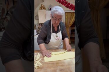 Do you know this twisted pasta from Puglia?  #pasta #freshpasta  #italianfood