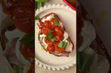 Italian Summer Toast with Burrata and Slow-Roasted Tomatoes #food #cooking #tomatoes #summerrecipe