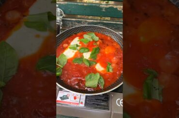 Pomodoro basilico e mozzarella in padella! #chefmaxmariola
