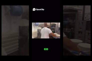 #italy #napoli #pizza #naples #opusclip #shorts #pizzatime #pizzamargherita #chef #cooking #italian