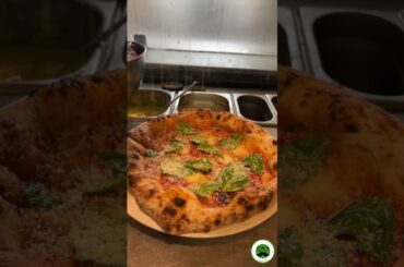 Kya Yeh Jaipur ka Best Pizza Hai ? | Napoli Jaipur | Veggie Paaji #foodshorts #italianfood