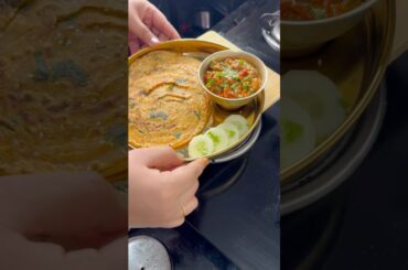 #lacchaparathaviraltomatochatni #lacchaparatha #viraltomatochutney #monsoonsnacks #tiffinrecipe