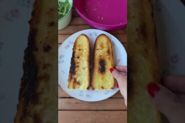 How To Make a Tomato Burrata Sandwich