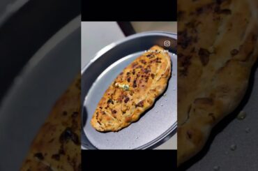 Stuffed garlic bread #garlicbreadathome #italy #homemade #cheese #yt #foodie #baking #ytshorts #food