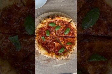 La pizza e pronta! Spicy pepperoni #pizza #pizzalover #pizzatime #food #italianpizza #food