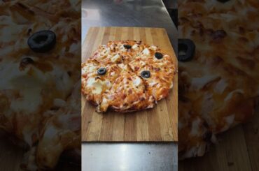 yah Pizza itna achcha Laga #trending #food #ytshorts #shorts #foodie #viralvideo #viralshort #pizza