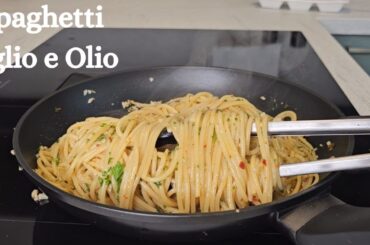 Easy Italian Spaghetti Aglio e Olio: Garlic And Olive Oil Pasta