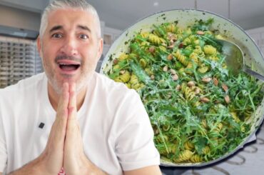 Italian Chef Animated Reaction to Gordon Ramsay's Delicious Green Pasta Recipe You Must Try