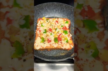 Bread Pizza On Tawa...#shorts #ytshorts #pizza #tawapizza #breadpizza