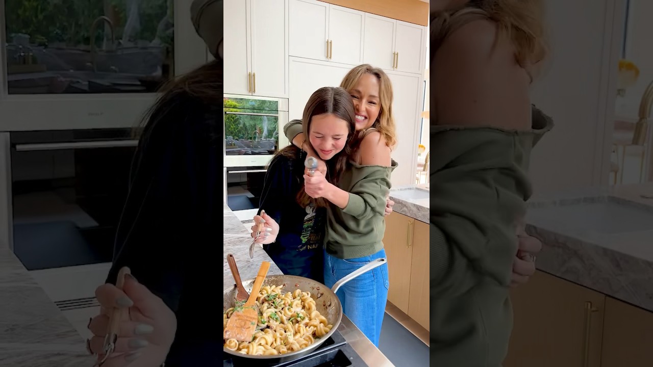 Giada’s Cacio e Pepe with Pancetta and Arugula | Giada De Laurentiis Giada's Cacio e Pepe with Pancetta and Arugula | Giada De Laurentiis