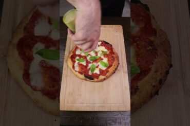 PIZZA MONTANARA is deep fried pizza! #shorts #pizza #fry