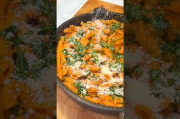 Creamy Spinach Tomato Pasta - One Pot!