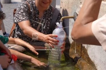 Tourists in Rome unfazed as temperatures soar and Italy puts 16 cities on red alert