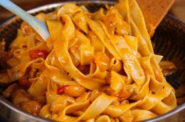 What Every Nonna in Italy Cooks for Family Dinner! Fettuccine with Chicken & Cherry Tomatoes