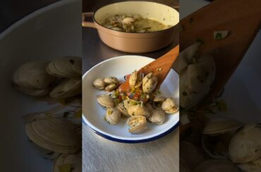 Clams in White Wine with Garlic & Butter #short