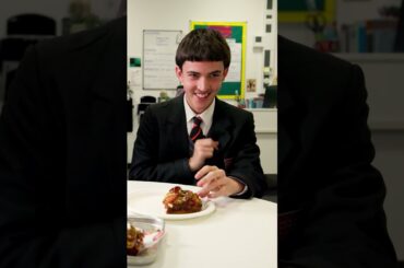 British Highschoolers try Spicy Pizza for the first time!