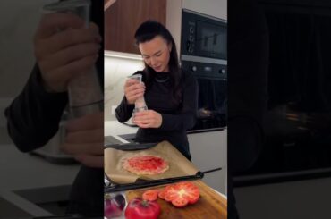 Tomato Galette with Rice Paper Instead of Dough #cooking #recipe #shorts