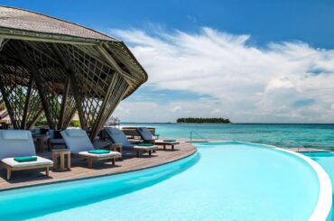 Banyan Tree Vabbinfaru Maldives | Luxury 5-Star Honeymoon Resort (4K Tour & Vlog)