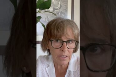 In Italy: it's like Restaurants dress up, Trattorias relax, and Pizzerias party!