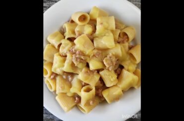 PASTA CON CREMA DI PATATE E SALSICCIA #pasta #patate #primipiatti